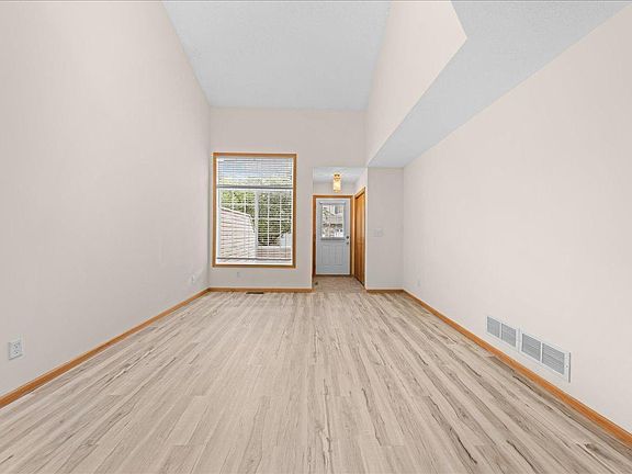 3rd image of 617 Grandview Way