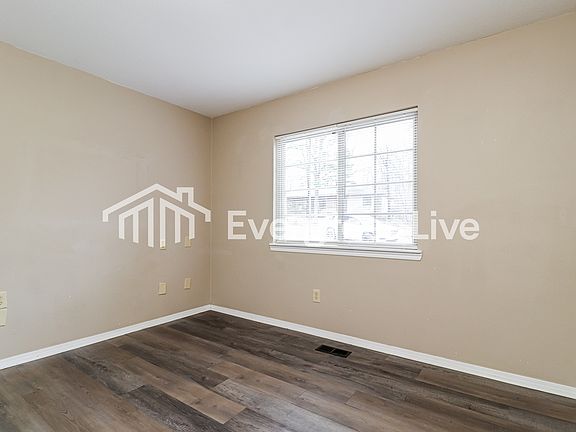5th image of 6 Wantage Ln