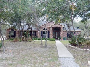 135 Estuary Dr, Rockport, TX 78382