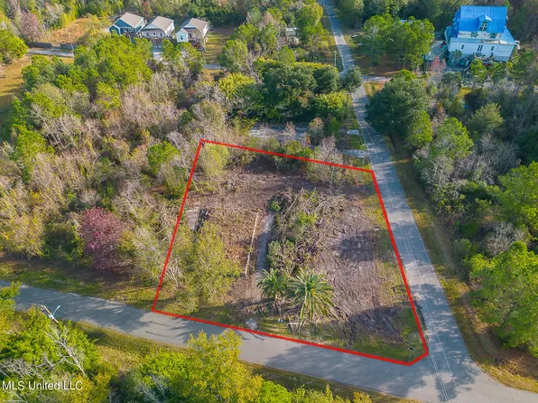 5142 Forrest Ave, Bay Saint Louis, MS 39520