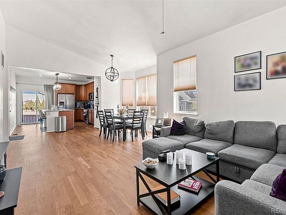 3rd image of 3673 Champagne Avenue