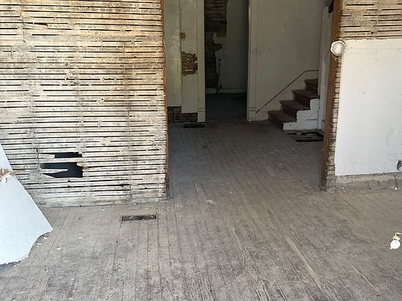 3rd image of 912-914 E 25th St