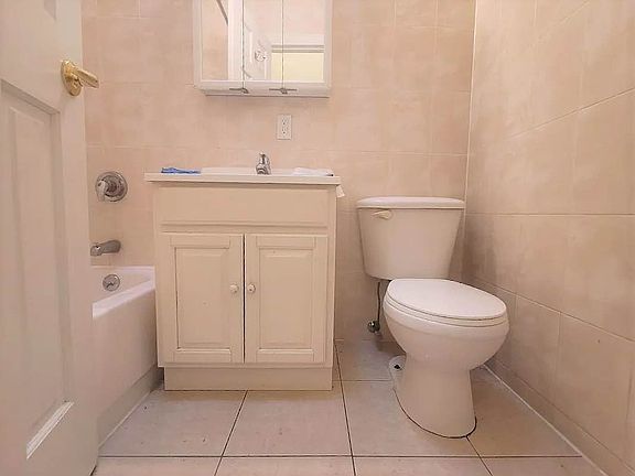 5th image of 447 W 43rd St #5T