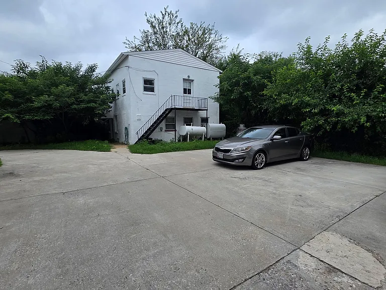 200 Benton Ave #2 — Photo 1