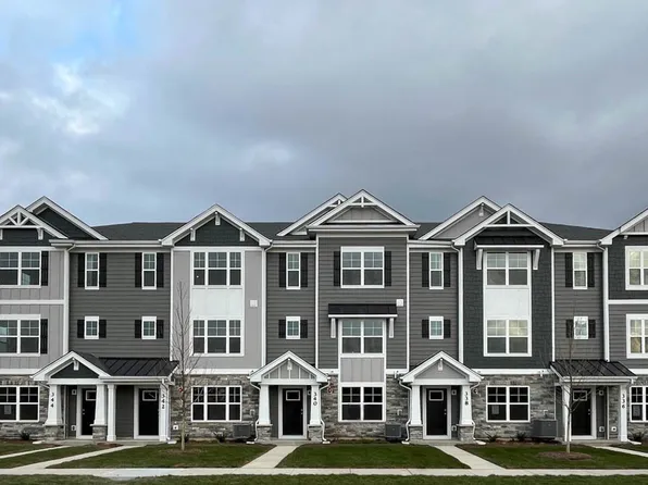 342 Basin Court St, Saint Charles, IL 60174