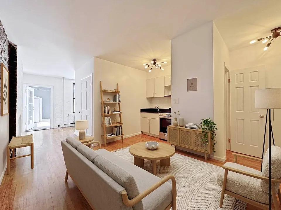 54 E 4th St #32