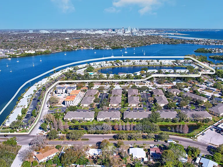 136 Pompano Dr SE #D — Photo 21