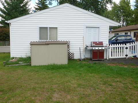 3rd image of 39236 Brock St