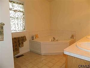 4th image of 10 Wynnefield Dr