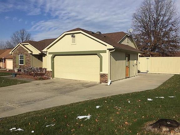 3rd image of 992 Country Aire Dr