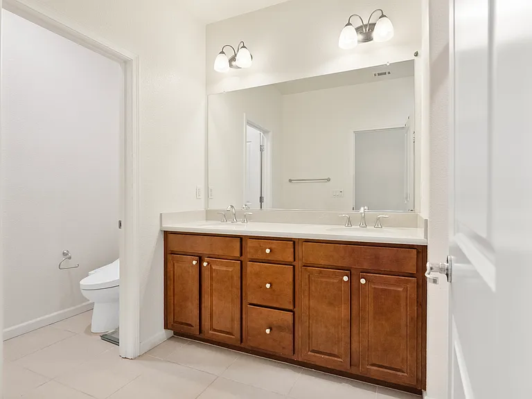 2703 Ferrara Cir — Photo 15