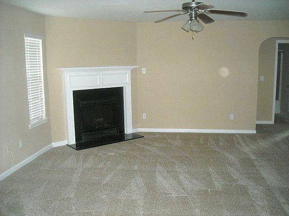 4th image of 404 Emporia Loop