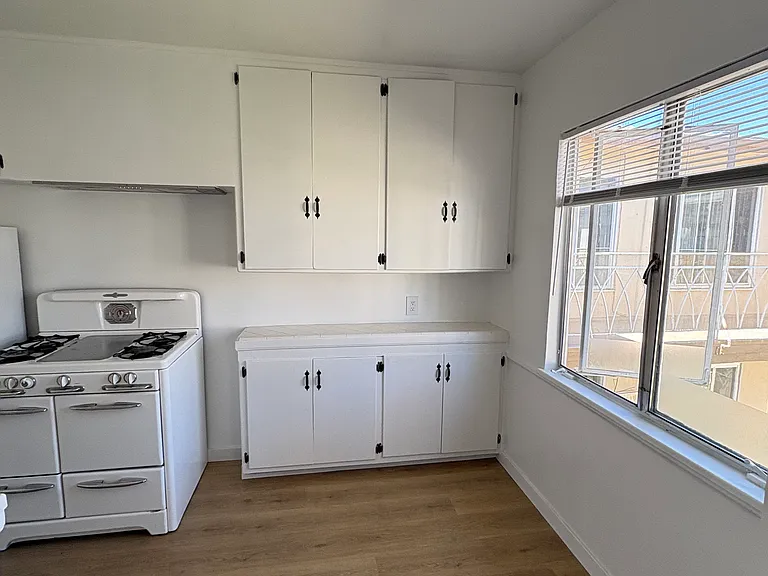 5314 Franklin Ave #8 — Photo 3