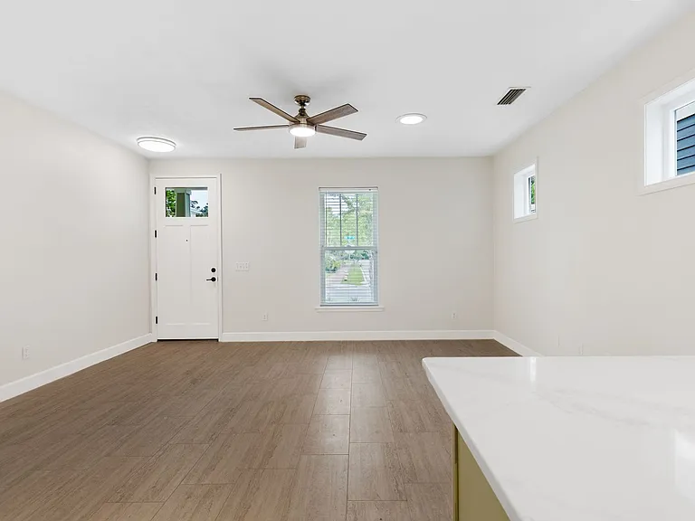 5005 NW 11th Pl — Photo 11
