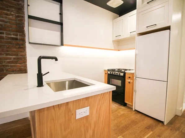 437 Throop Avenue image 1 of 10