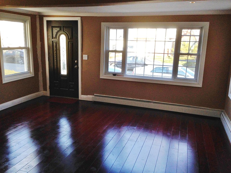 1st image of 23515 Springfield Gdns