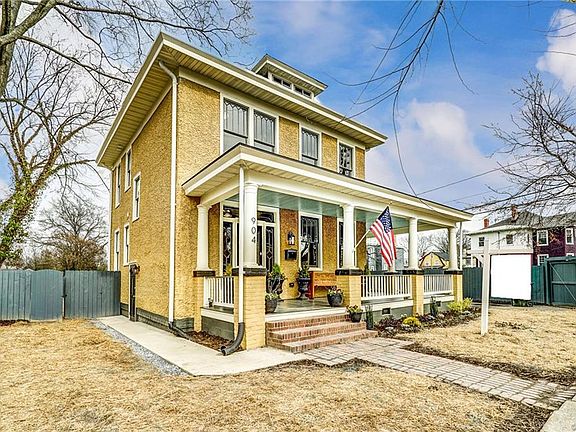 4th image of 904 Burns St