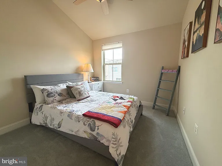 104 Vanguard Ln — Photo 13