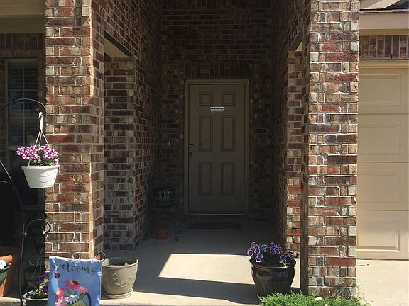 3rd image of 1121 Lake Hollow Dr