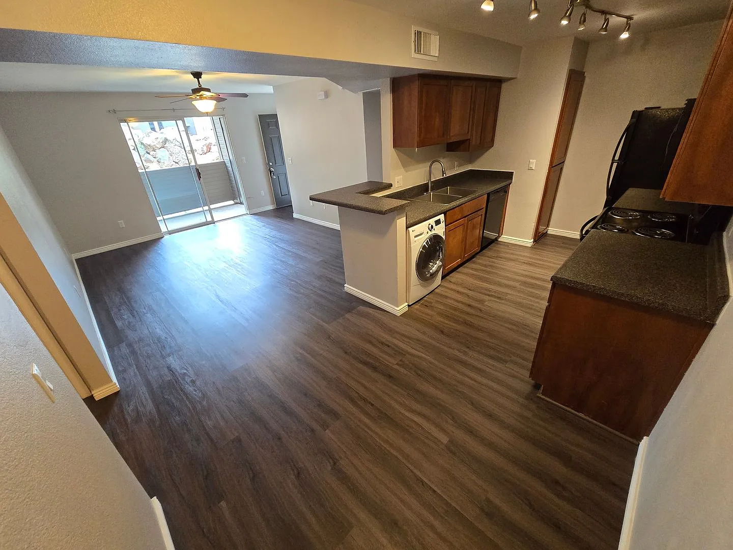 2bd/2ba West-Flagstaff Condo! - Near Nau/Ccc. On Nau Bus Route! Students & Pets Ok Avail Now!! — Photo 2