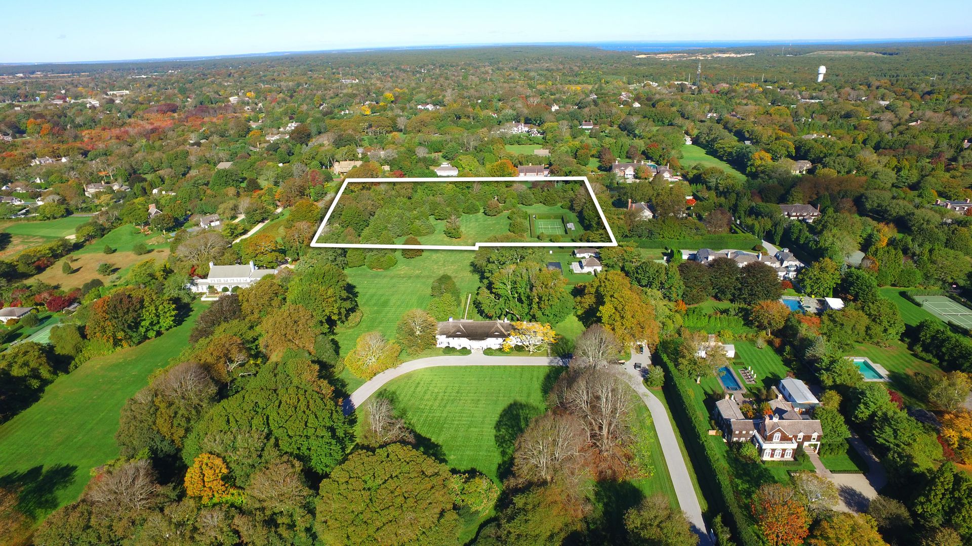 40 Middle Ln in East Hampton Out East