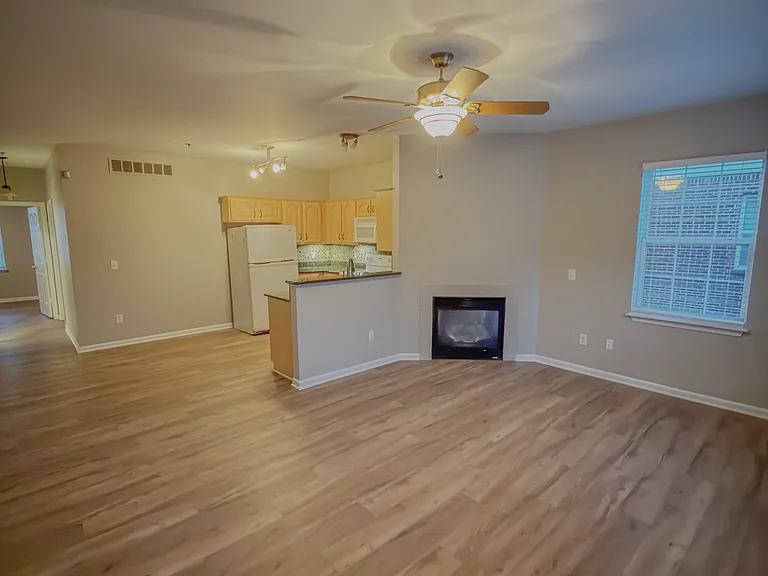 43127 Strand Dr — Photo 2