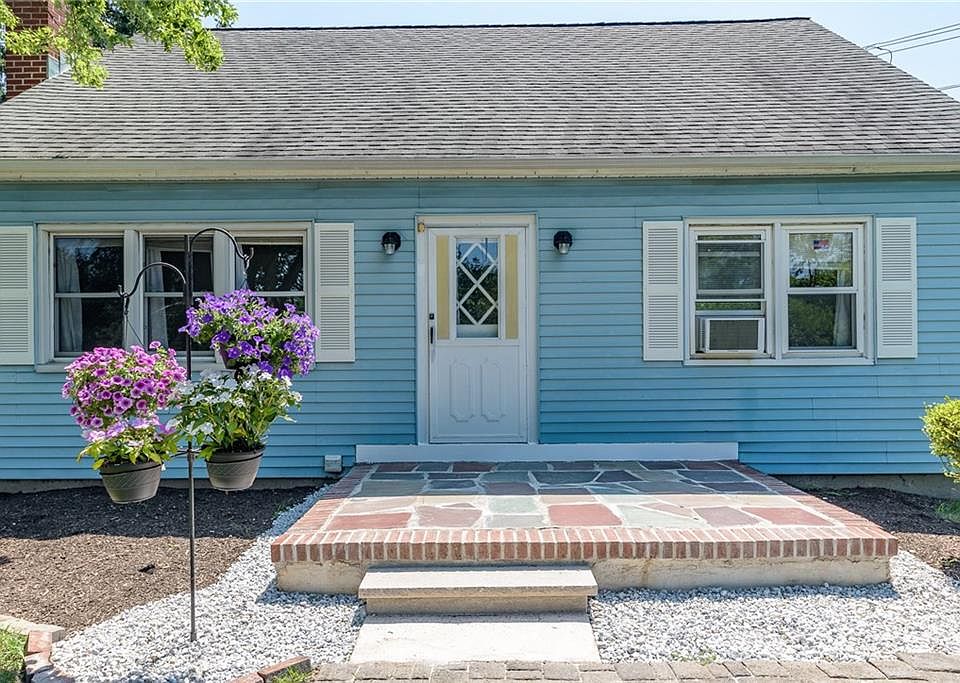 28 High St, Three Bridges, NJ 08887 Zillow