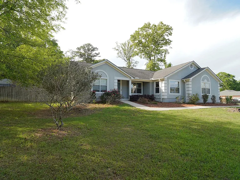 1908 Wagon Wheel Cir E — Photo 2