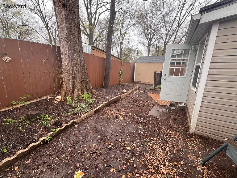 806 S Fairview Rd — Photo 2