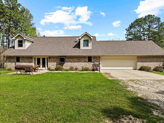3rd image of 450 Reeves Ln