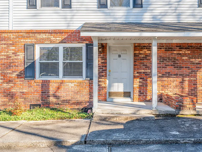 302 Wakefield Rd #B — Photo 17