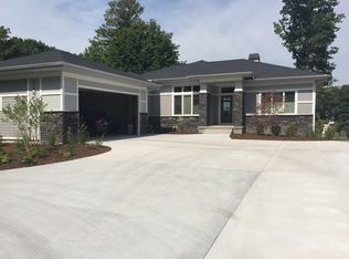 15739 Vine Ave, Spring Lake, MI 49456