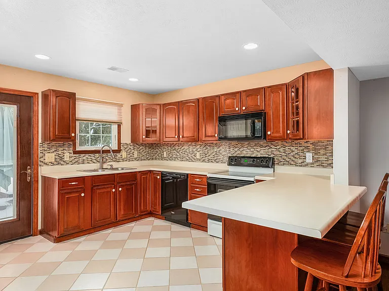 299 Garden Hill Dr — Photo 9