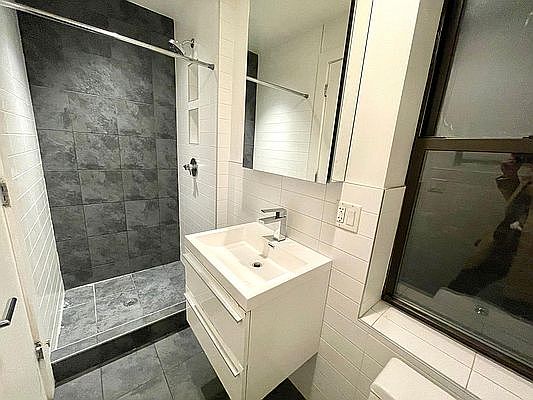 4th image of 211 Madison St #7A