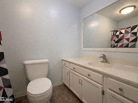 4th image of 106 Kilbourn Ave