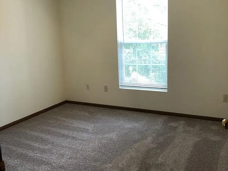 Hollow Creek IV Apartments — Photo 9