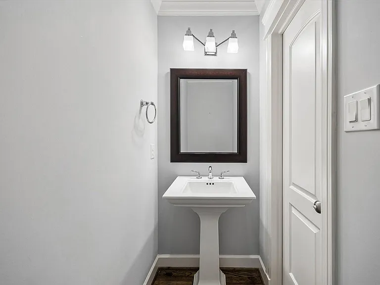 609 Rutland St #B — Photo 12