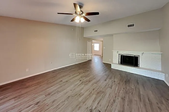 3 bed, 2.0 bath, 1544 sqft, $2,325 — Photo 3