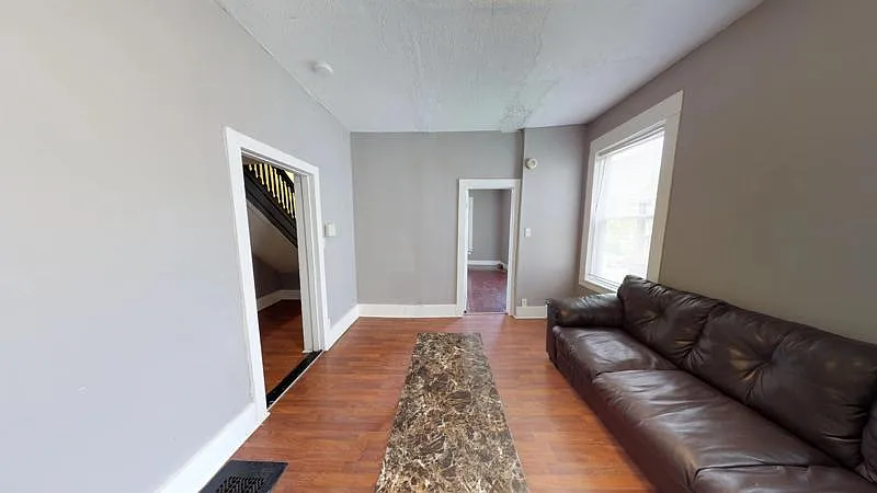 5 bed, $3,250 — Photo 3