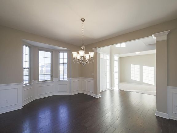 5th image of 22962 Poppleton Dr