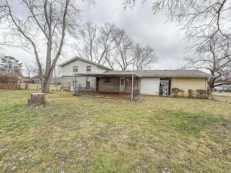 702 Belaire Dr — Photo 2