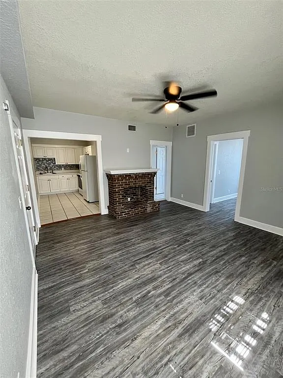 2 bed, 1.0 bath, 750 sqft, $2,350 — Photo 2
