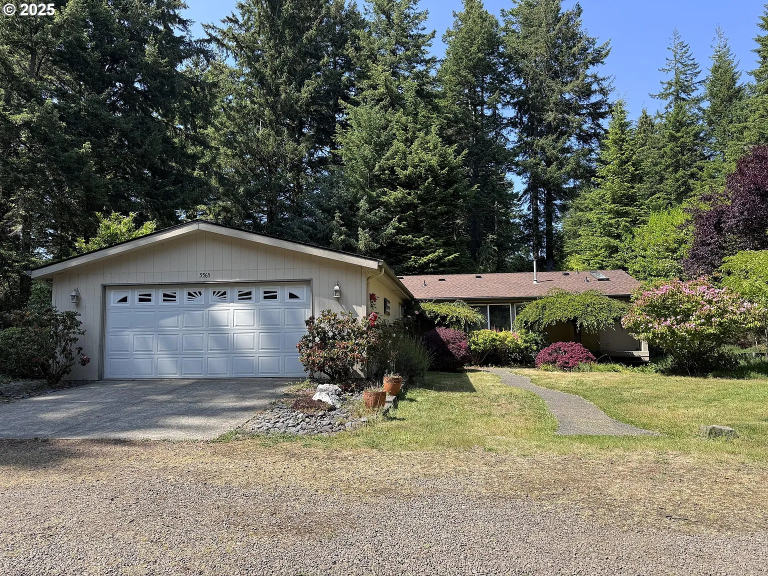 5565 Lakeview Dr photo 1