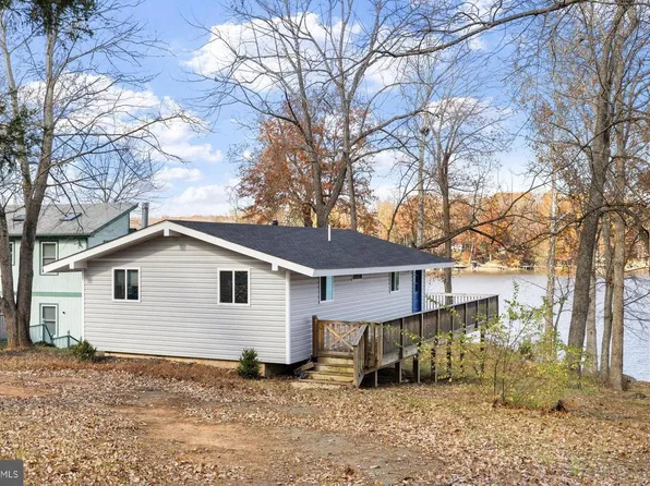 1262 S Lakeshore Dr, Louisa, VA 23093