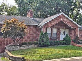 50 Lake Forest Dr, Belleville, IL