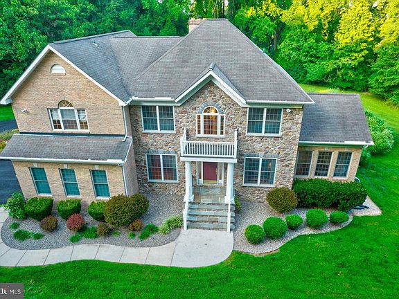 2nd image of 3165 Blue Heron Dr S