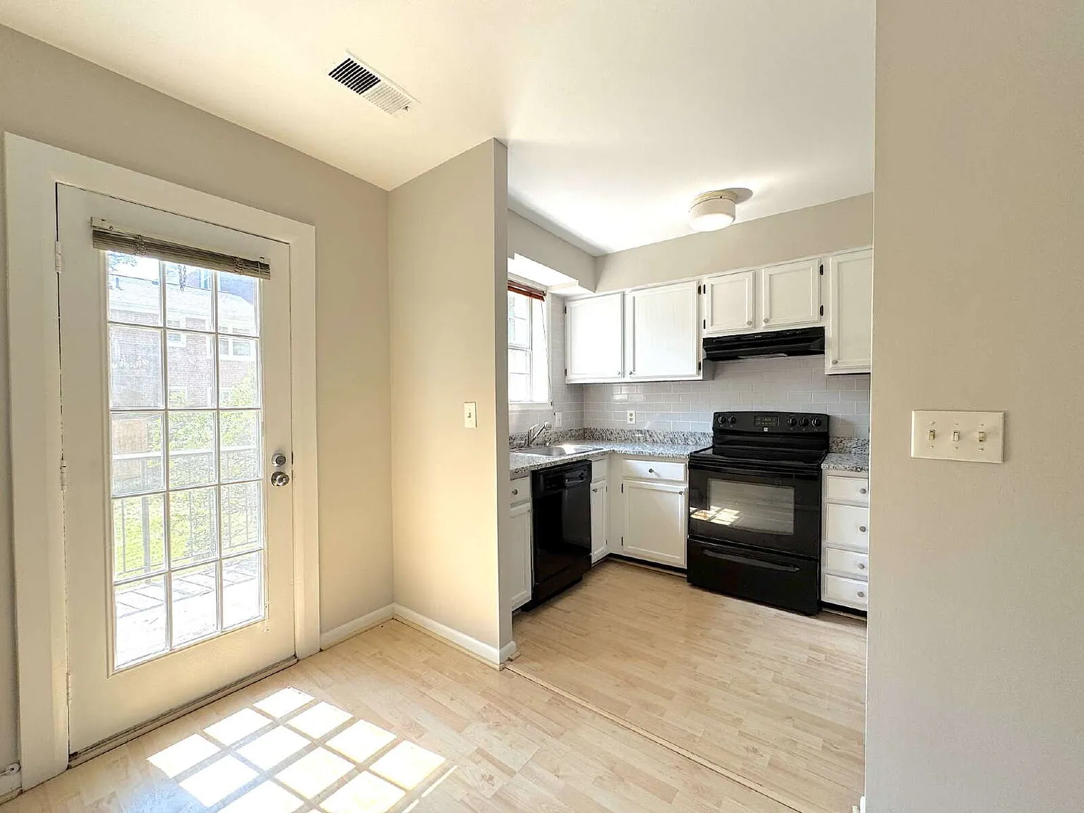 2 bed, 1.0 bath, $2,200 — Photo 4