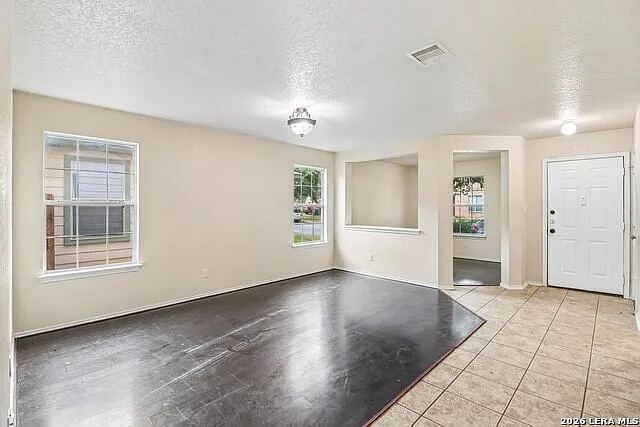 4 bed, 2.5 bath, 2134 sqft, $1,950 — Photo 2