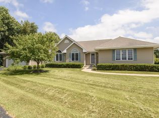548 Kettle Moraine Dr, Eagle, WI 53119