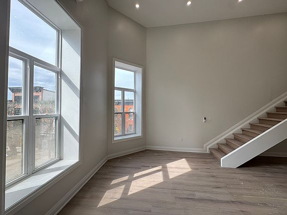 4th image of 208 King St E #1486782